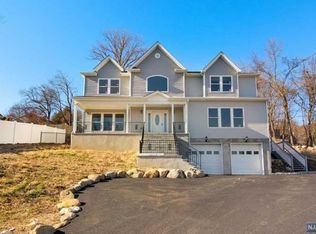 40 Elizabeth St, Bloomingdale, NJ