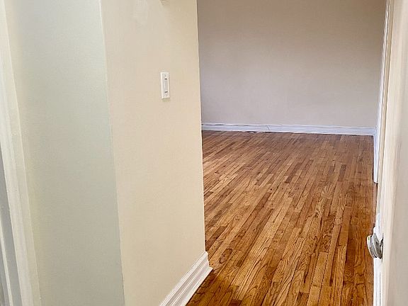 3rd image of 81 Beacon Hill Dr