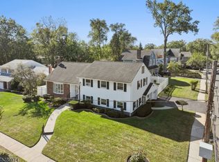 61 Country Club Ln, Springfield, NJ 07081