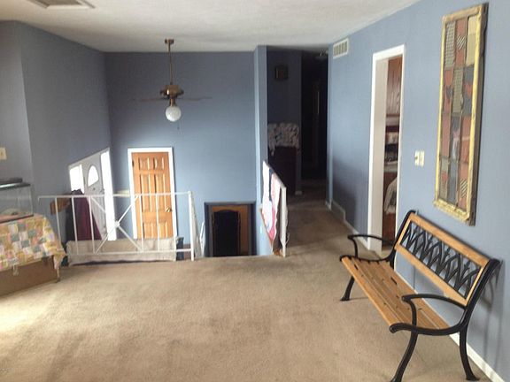 3rd image of 808 Hickory Dr