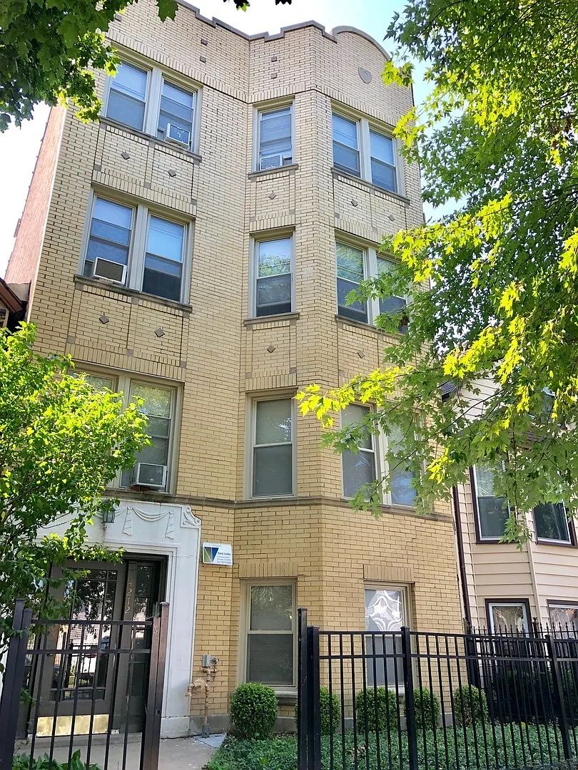 3 bed, 1400 sqft, $2,400 — Photo 1