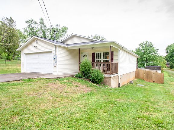 3rd image of 220 Oak Dr