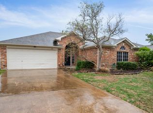 614 Douglas Dr, Mansfield, TX 76063