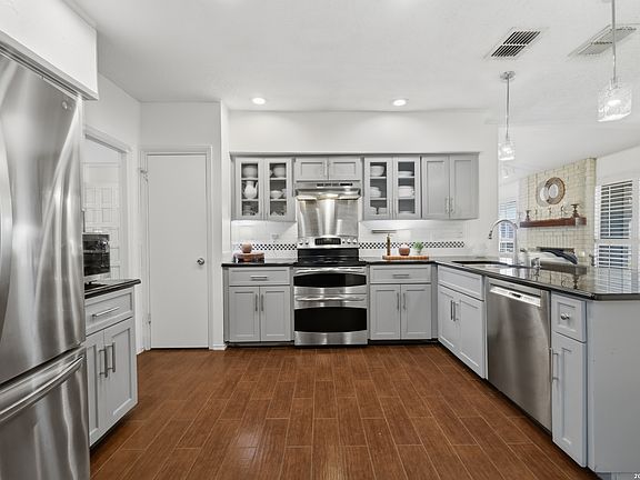 3rd image of 2102 Oak Ranch