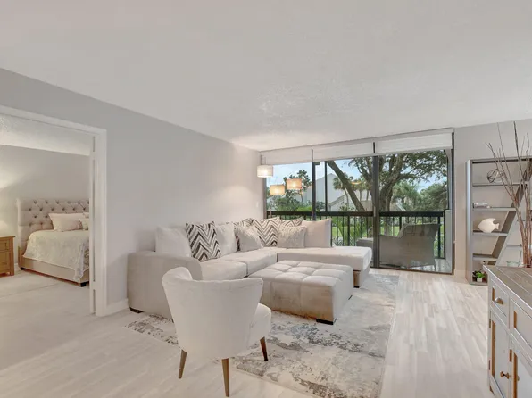 1822 Bridgewood Drive #1822, Boca Raton, FL 33434