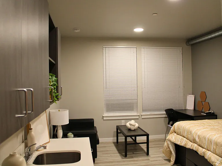 Ferry Street Flats - Modern Studios and Lofted units right by campus! — Photo 21