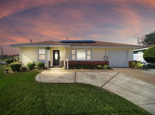 28 Manor Way, Galveston, TX 77550