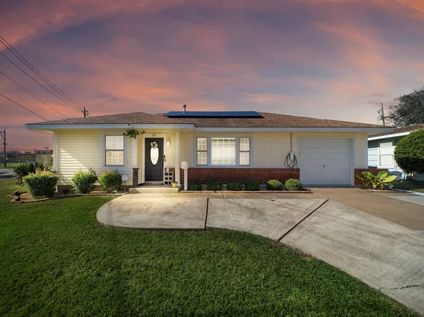 28 Manor Way, Galveston, TX 77550