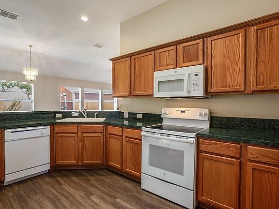 3rd image of 411 Milton Dr