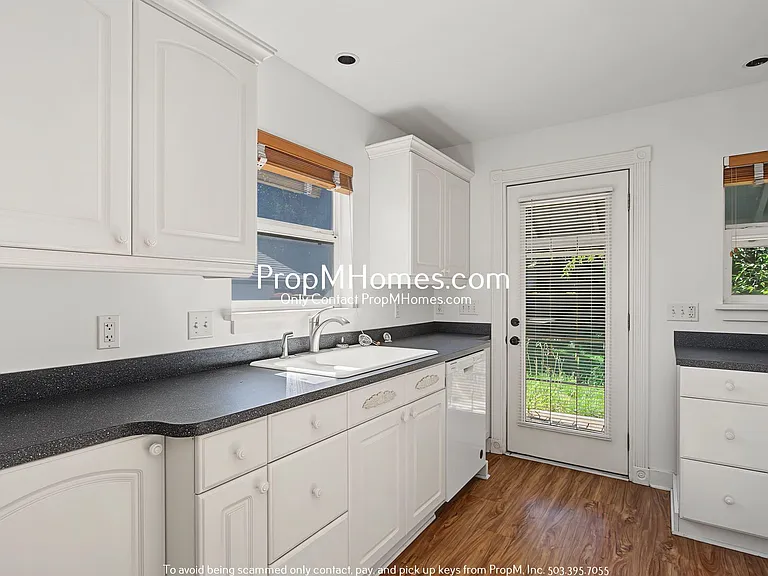 9038 NE Humboldt St — Photo 7