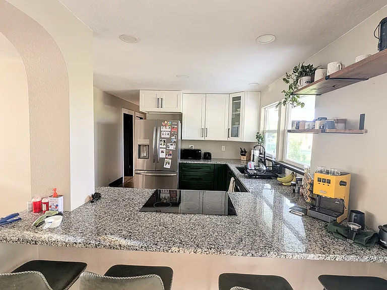 1746 Valley View Ln — Photo 8