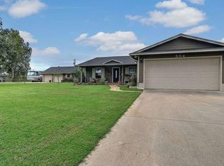504 Kiowa Dr W, Lake Kiowa, TX 76240