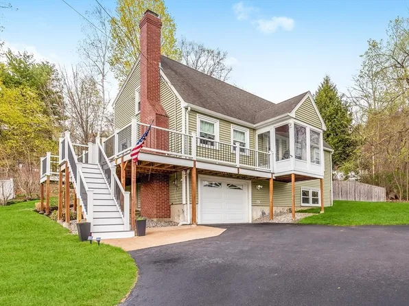 8 Wellings St, Haverhill, MA 01830