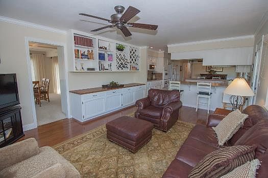 3rd image of 16960 Oak Leaf Dr