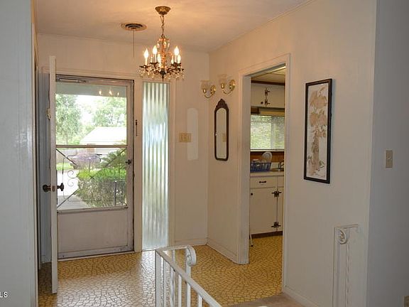 5th image of 405 Singwood Dr