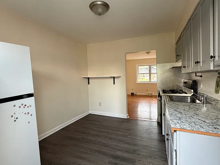 607 Berg Ave — Photo 2