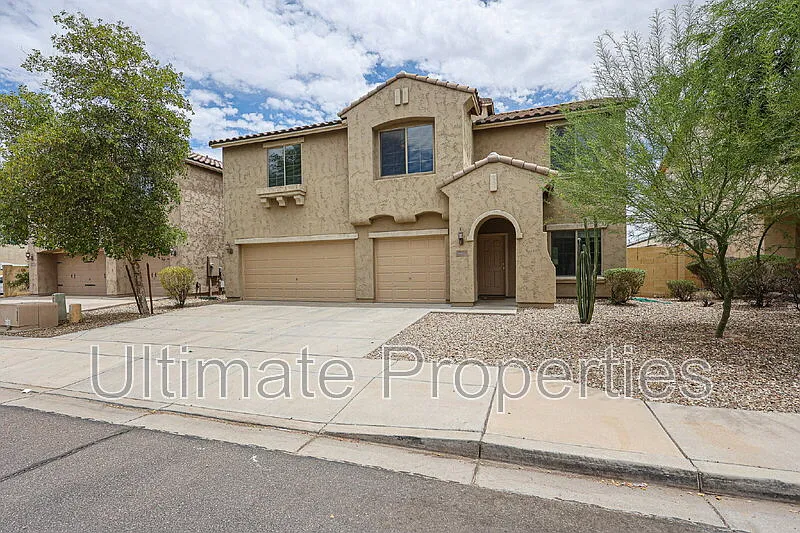 4 bed, 2.5 bath, 2566 sqft, $2,200 — Photo 2