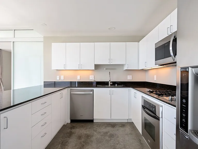 285 W 6th St #518 — Photo 13