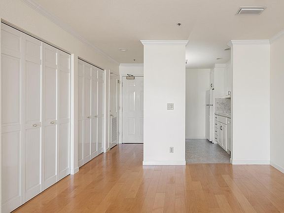 5th image of 100 Thorndale Drive #446