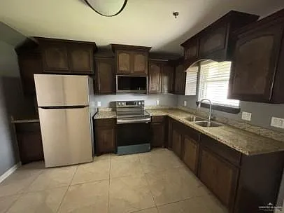 2 bed, 2.5 bath, 990 sqft, $975 — Photo 2