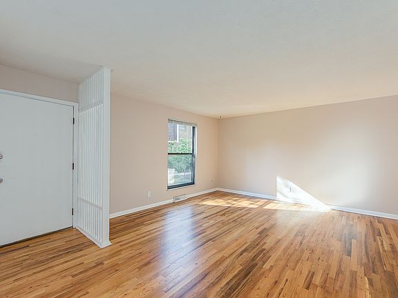3rd image of 1893 Willoway Cir N
