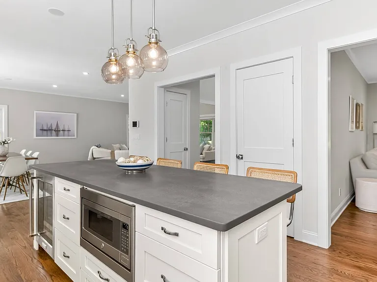 112 Montauk Hwy — Photo 9