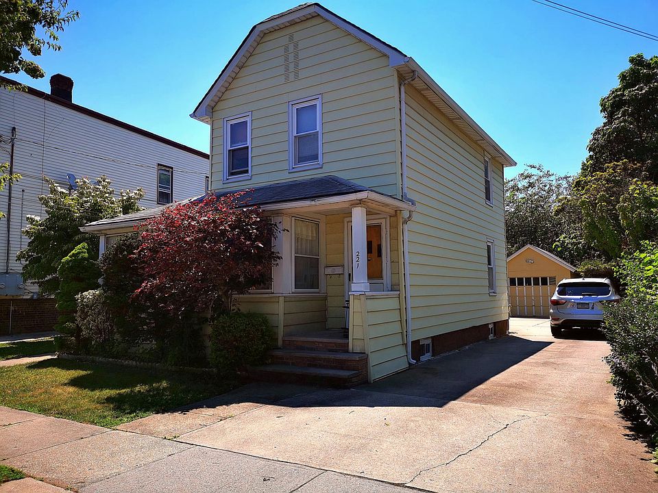 1st image of 221 Lincoln Ave