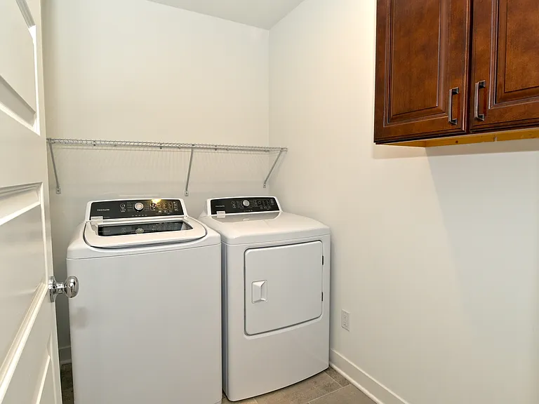 1728 Trinity Ln — Photo 24