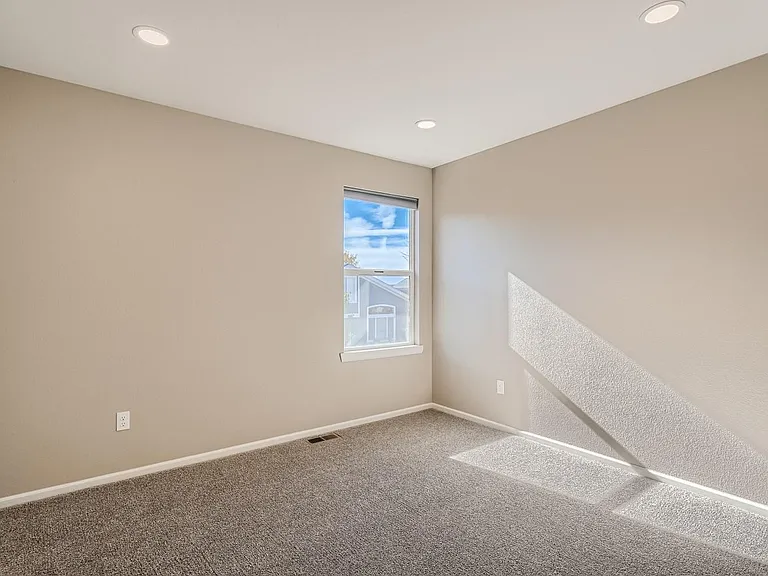 2106 Mountain Iris Dr — Photo 18