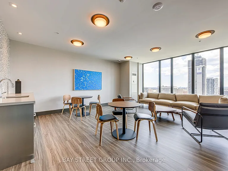 75 James St S #1504 — Photo 49