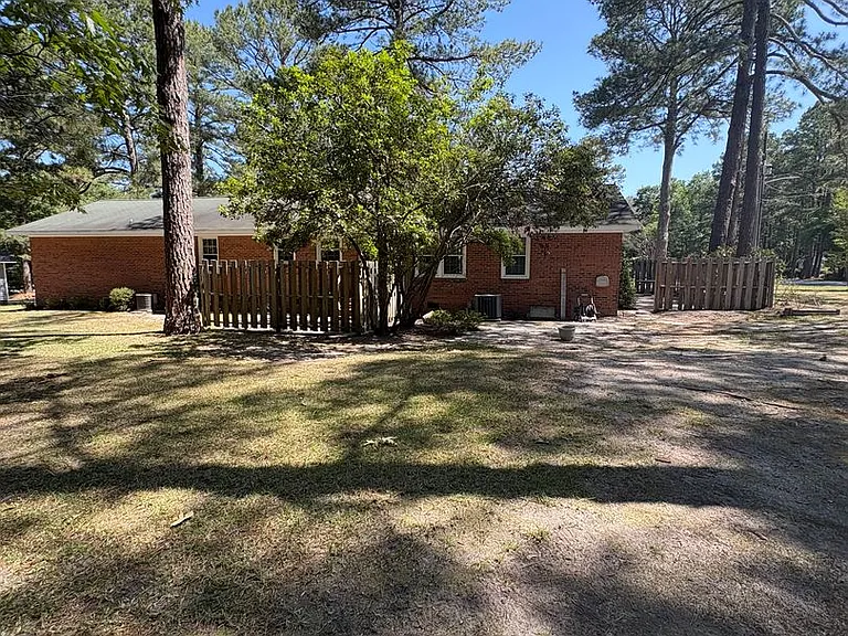 11200 Southgates Dr — Photo 2