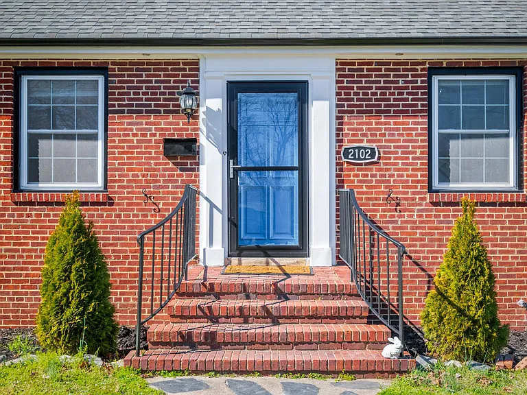 2102 Oakwood Ln — Photo 22
