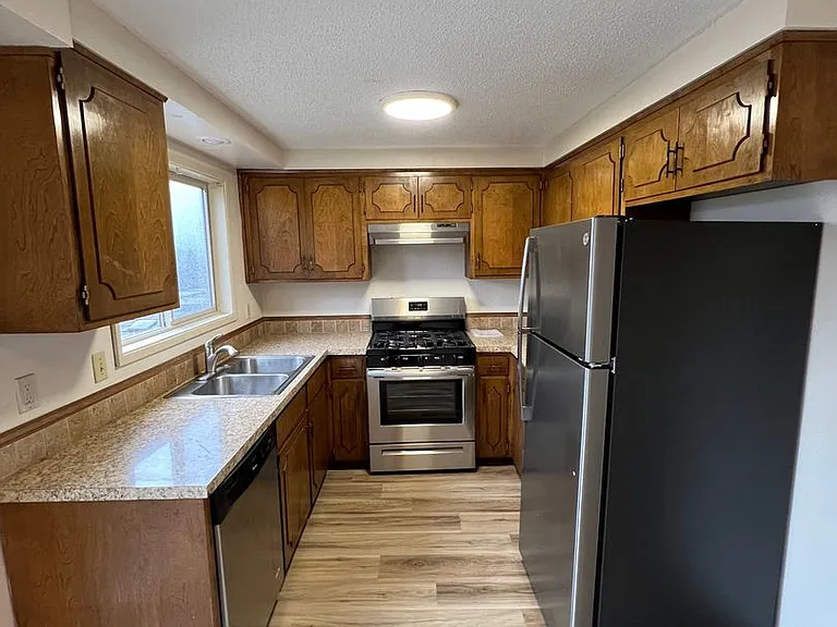 3960 University St — Photo 5