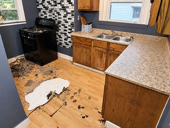 3rd image of 625 La Follette St