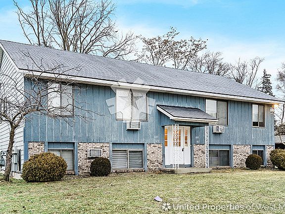 3rd image of 881 Hardwick Dr SE