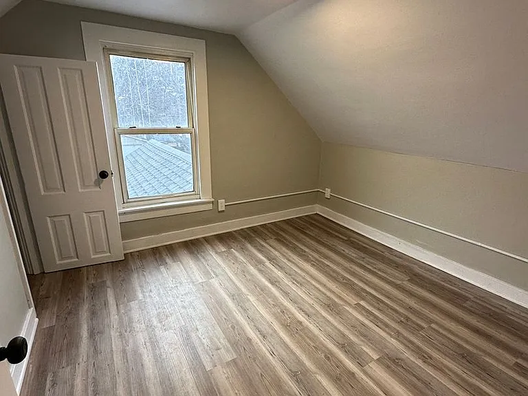 1317 Stoughton Ave — Photo 7
