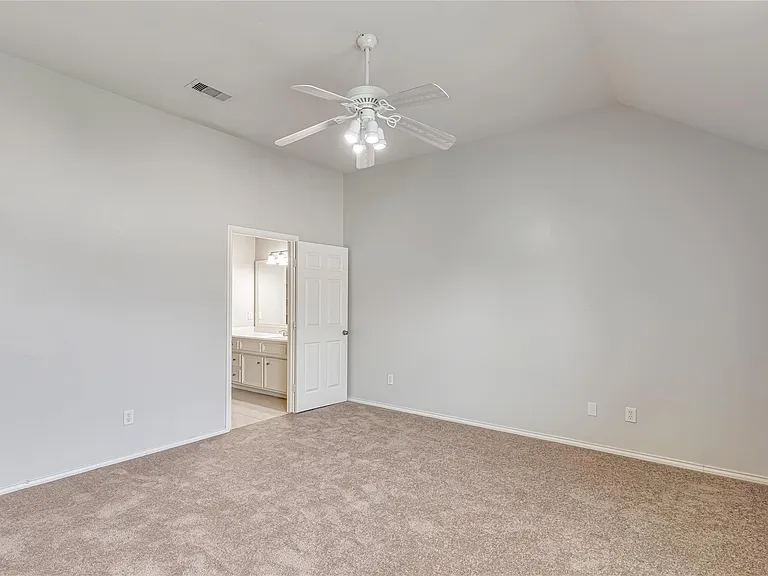 706 Woodport Ln — Photo 20
