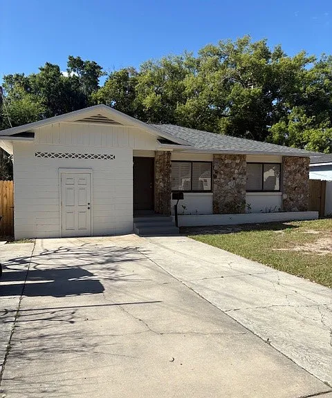1504 E Robinson St — Photo 1