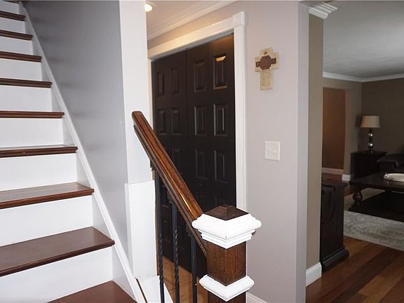 4th image of 706 Scarboro Dr
