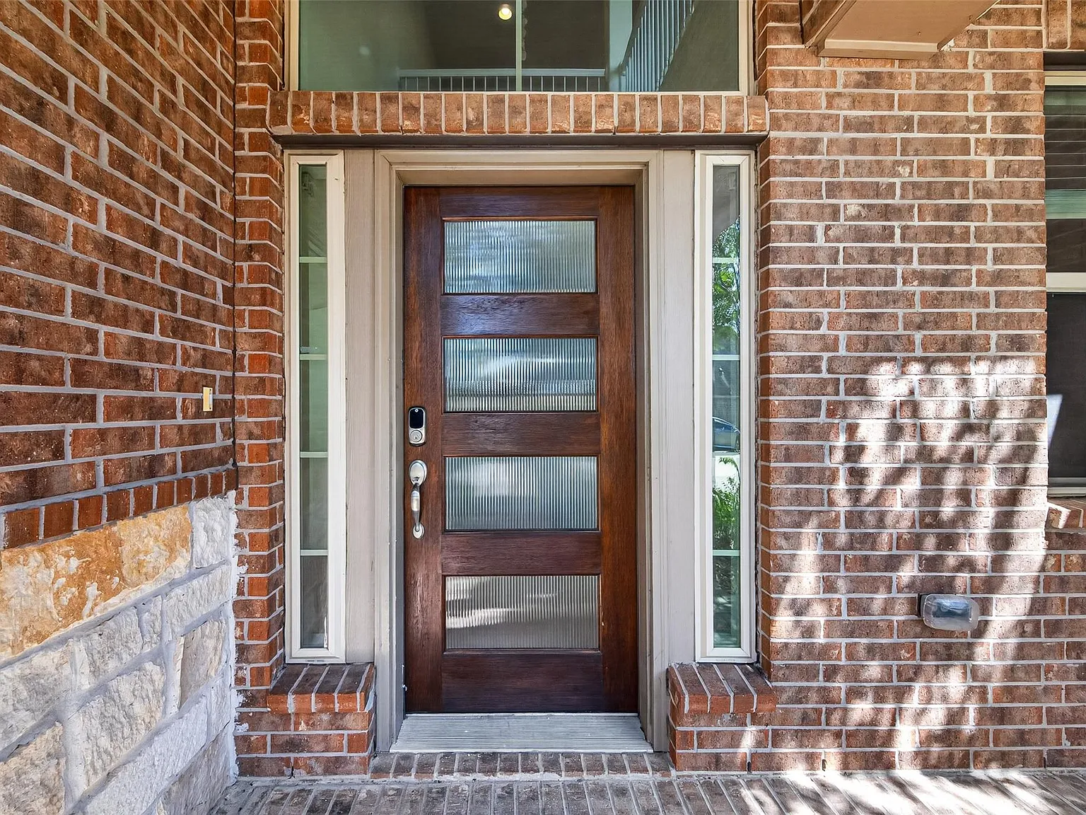 4 bed, 3.5 bath, 3411 sqft, $4,100 — Photo 2