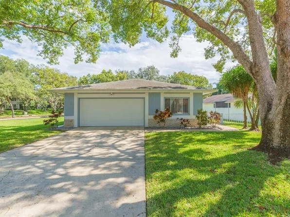 13016 Club Dr, Hudson, FL 34667