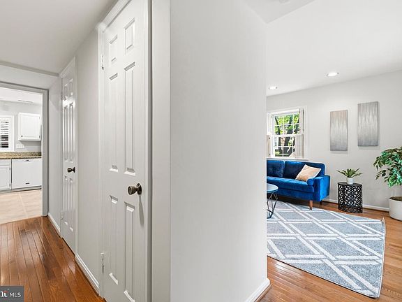 4th image of 4904 Bradley Blvd #229