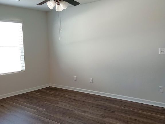 2nd image of 568 Satinwood Cir