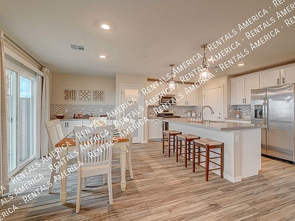 5th image of 310 Quail Finch Dr