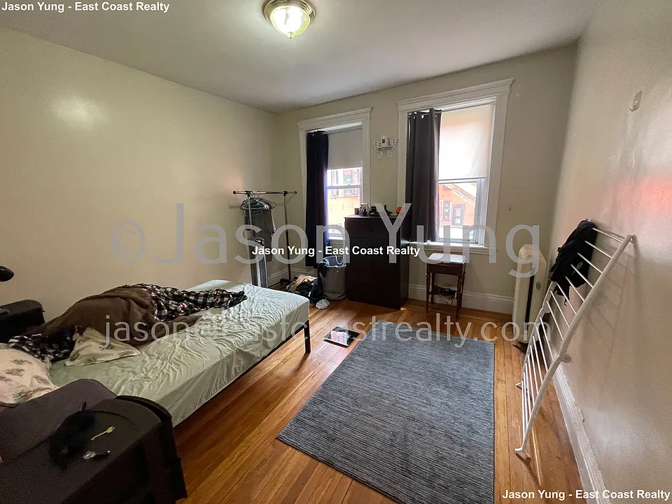 35 Gardner St #17