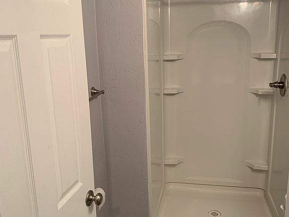 5th image of 18 E 1st Ave