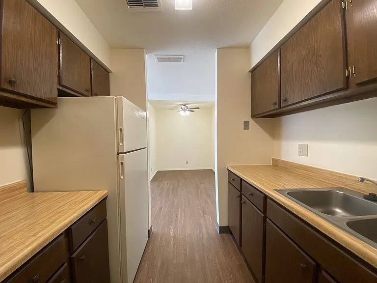 Kimberly Club Apartments — Photo 111