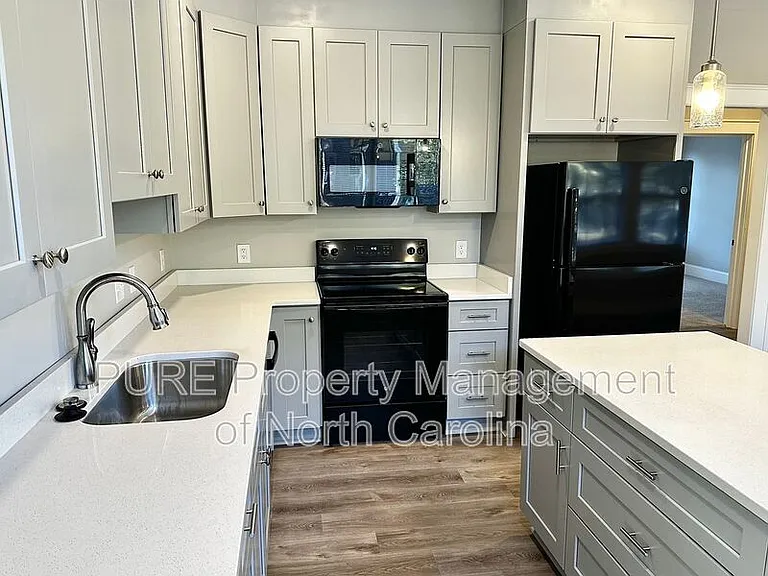 708 Union St S — Photo 14