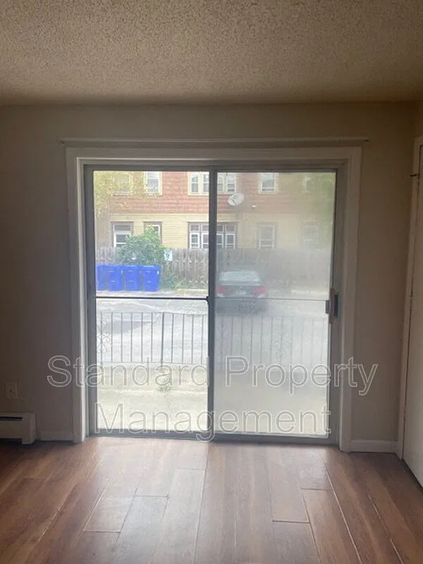 1 bed, 1.0 bath, $895 — Photo 1