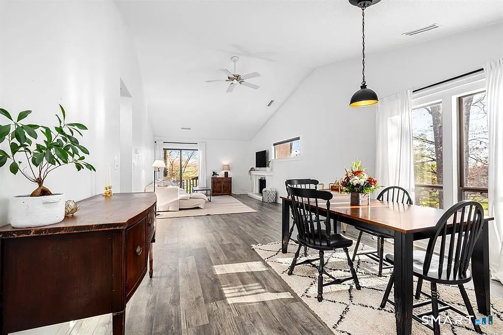 2 bed, 2.0 bath, 1306 sqft, $2,750 — Photo 3